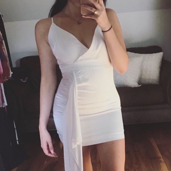 DRESSES - Picture 2 of 8